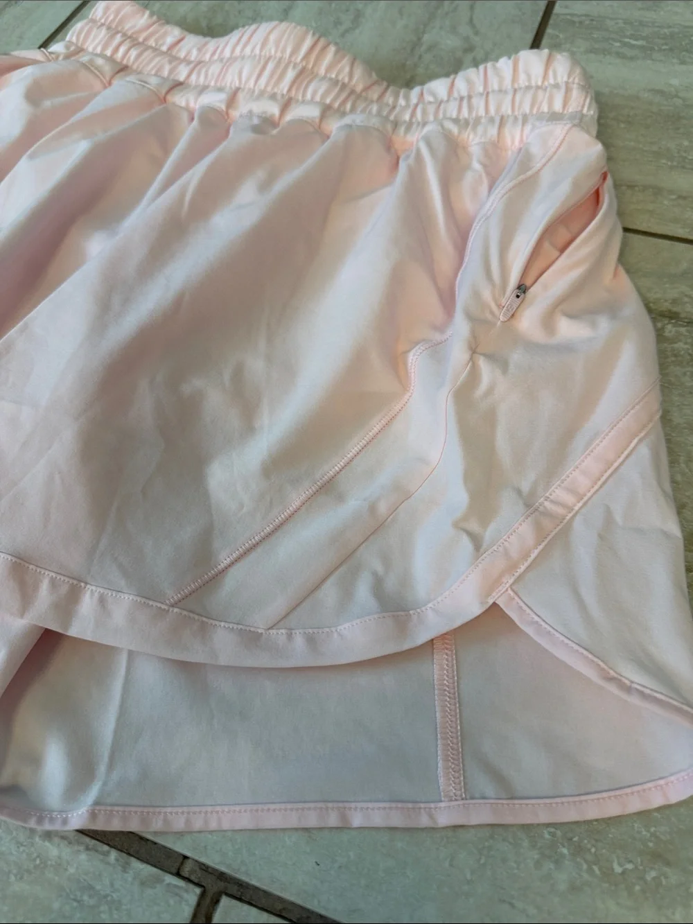 Lululemon Track That Mid-Rise Lined
Short 5" Strawberry Milkshake Size 6 - Picture 7 of 16